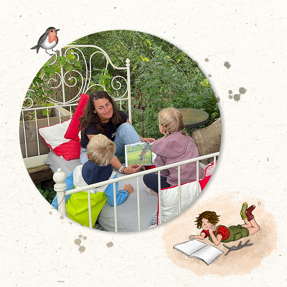 Das Bild zeigt eine Lesung des Buchs, Liska im Wald, in Liskas Gartenbett.